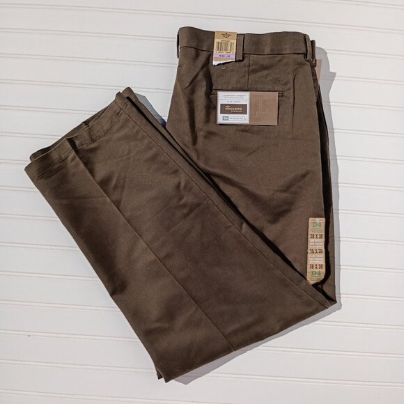 DOCKERS Khaki Pants Mens 38 x 30 Brown D4 Relaxed Fit Flat Front Slacks NWT - Picture 1 of 16